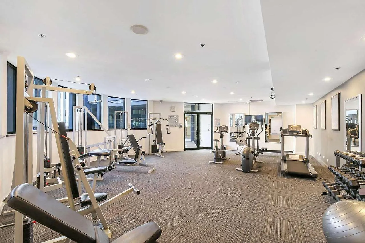 Studio With Resort Facilities In Prime Location Gold Coast Apartment